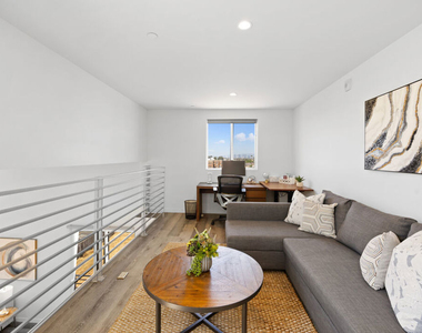 1055 S Serrano Avenue - Photo Thumbnail 23
