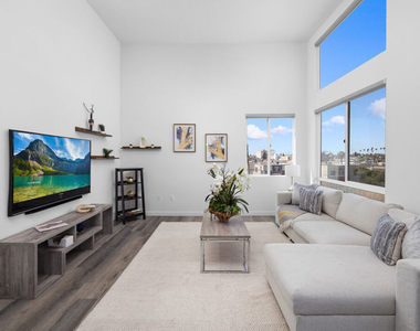 1055 S Serrano Avenue - Photo Thumbnail 10