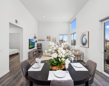 1055 S Serrano Avenue - Photo Thumbnail 7