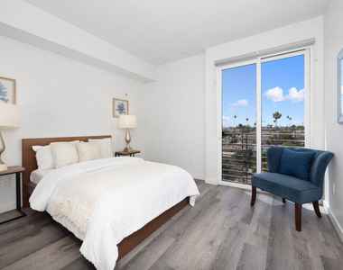 1055 S Serrano Avenue - Photo Thumbnail 15