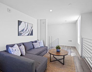 1055 S Serrano Avenue - Photo Thumbnail 24