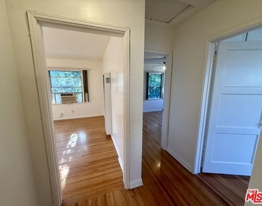 14944 Dickens Street - Photo Thumbnail 15