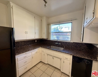 14944 Dickens Street - Photo Thumbnail 7