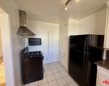 14944 Dickens Street - Photo Thumbnail 8