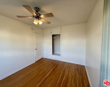 14944 Dickens Street - Photo Thumbnail 18
