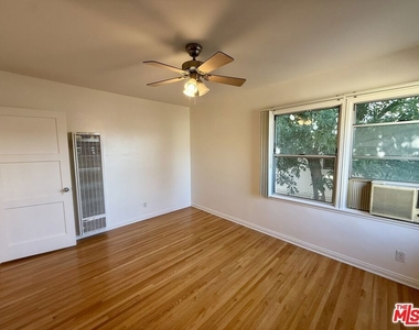 14944 Dickens Street - Photo Thumbnail 16