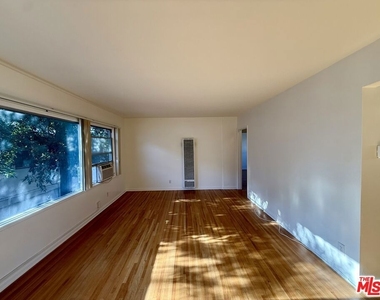 14944 Dickens Street - Photo Thumbnail 3