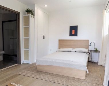 923 N Mariposa Avenue - Photo Thumbnail 10
