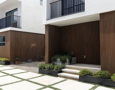 923 N Mariposa Avenue - Photo Thumbnail 3