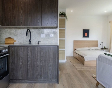 923 N Mariposa Avenue - Photo Thumbnail 1