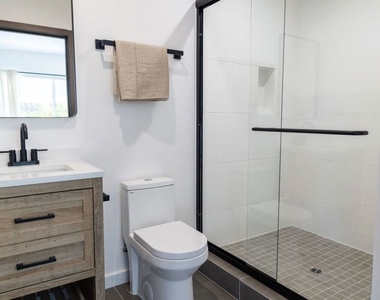 923 N Mariposa Avenue - Photo Thumbnail 18