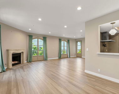 9249 Burton Way - Photo Thumbnail 20