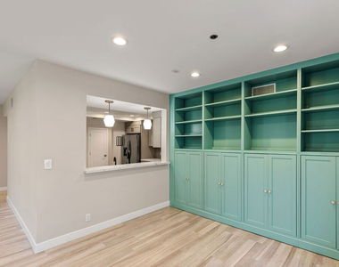 9249 Burton Way - Photo Thumbnail 19
