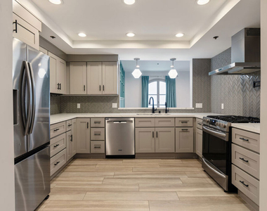9249 Burton Way - Photo Thumbnail 5