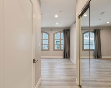 9249 Burton Way - Photo Thumbnail 4