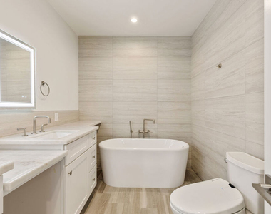 9249 Burton Way - Photo Thumbnail 12