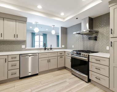 9249 Burton Way - Photo Thumbnail 6