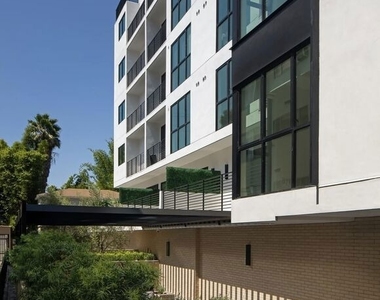 105 S Doheny Drive - Photo Thumbnail 1