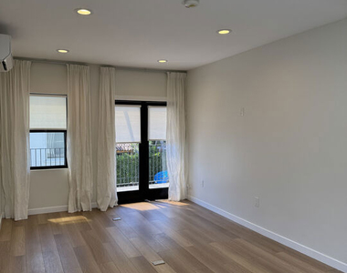 8587 1/2 Rugby Drive - Photo Thumbnail 4