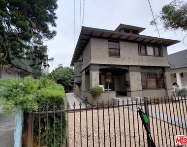 2108 Oak Street - Photo Thumbnail 7