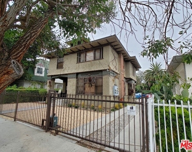 2108 Oak Street - Photo Thumbnail 8