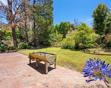 1844 Michael Lane - Photo Thumbnail 32