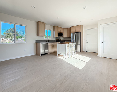 2617 Veteran Ave. - Photo Thumbnail 4
