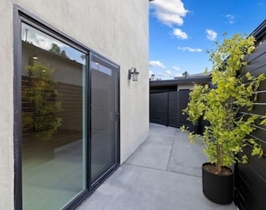 2619 Veteran Ave. - Photo Thumbnail 14