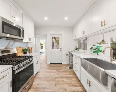 2621 Veteran Ave. Avenue - Photo Thumbnail 9