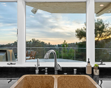 1121 Roberto Lane - Photo Thumbnail 10