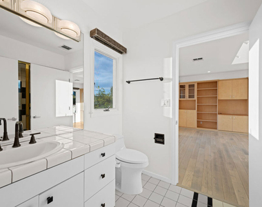 1121 Roberto Lane - Photo Thumbnail 19