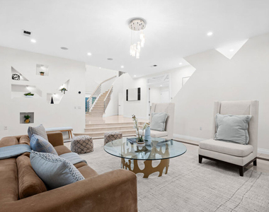 1121 Roberto Lane - Photo Thumbnail 5