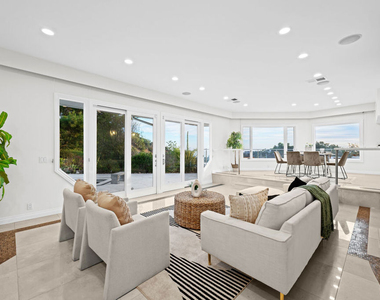 1121 Roberto Lane - Photo Thumbnail 6