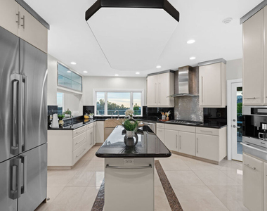 1121 Roberto Lane - Photo Thumbnail 9