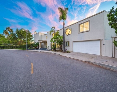 1121 Roberto Lane - Photo Thumbnail 22