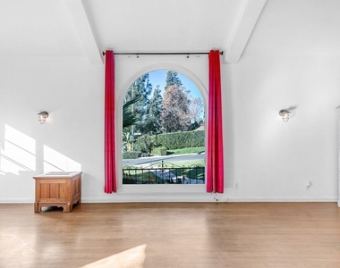1530 Valley View Road - Photo Thumbnail 9