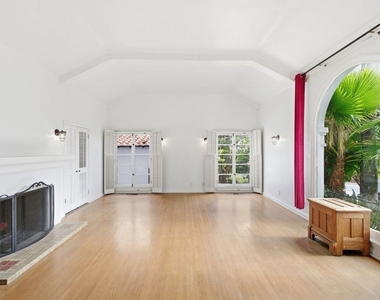 1530 Valley View Road - Photo Thumbnail 5