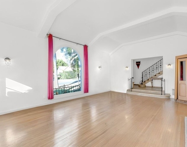 1530 Valley View Road - Photo Thumbnail 10
