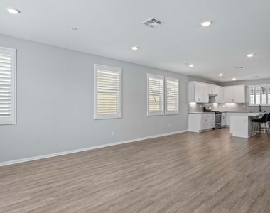 763 Sienna Way - Photo Thumbnail 13