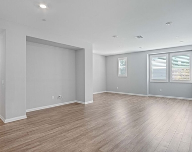 763 Sienna Way - Photo Thumbnail 11