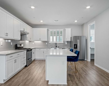 763 Sienna Way - Photo Thumbnail 15
