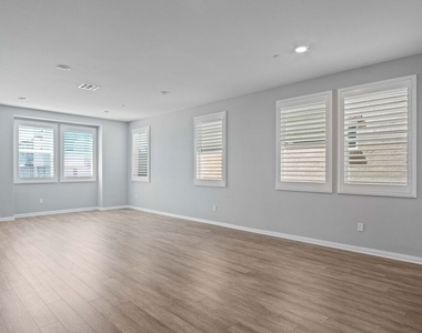 763 Sienna Way - Photo Thumbnail 12