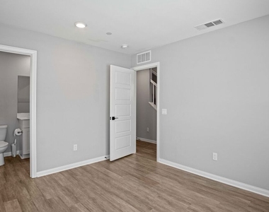 763 Sienna Way - Photo Thumbnail 9