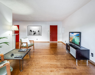 5919 Chula Vista Way - Photo Thumbnail 6