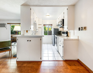 5919 Chula Vista Way - Photo Thumbnail 9
