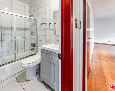 5919 Chula Vista Way - Photo Thumbnail 13