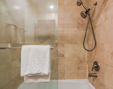 950 N Kings Road - Photo Thumbnail 11