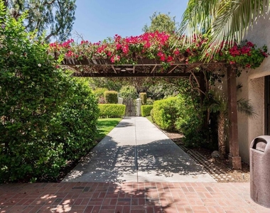 950 N Kings Road - Photo Thumbnail 18