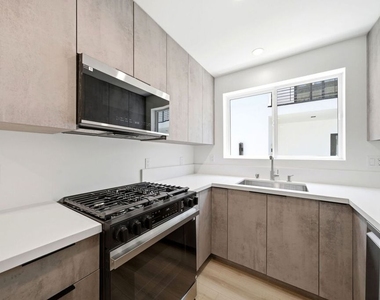 333 6th Avenue - Photo Thumbnail 3