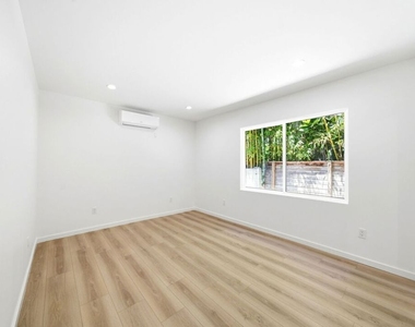 333 6th Avenue - Photo Thumbnail 9